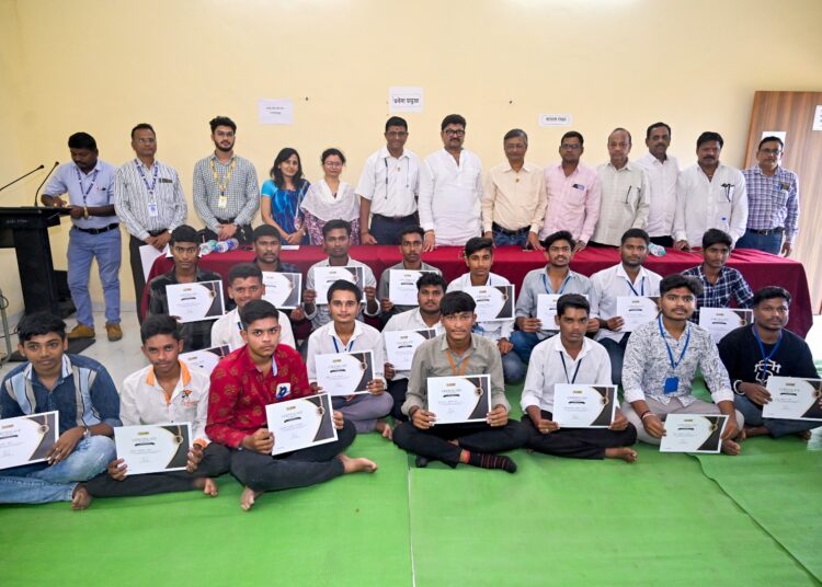 गरीब मुलांच्या चेहऱ्यावरील आनंदापेक्षा मोठा आनंद नाही – आ.कैलास गोरंटयाल