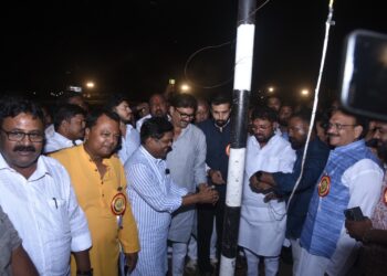 विजया दशमी निमित्त जेईएस महाविद्यालयाच्या प्रांगणात रावणाचे दहन