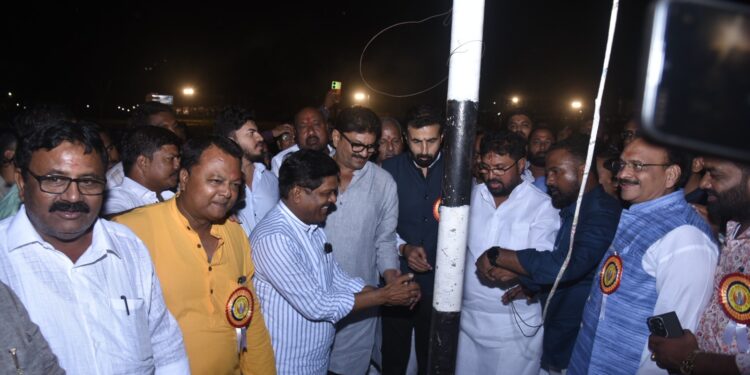 विजया दशमी निमित्त जेईएस महाविद्यालयाच्या प्रांगणात रावणाचे दहन