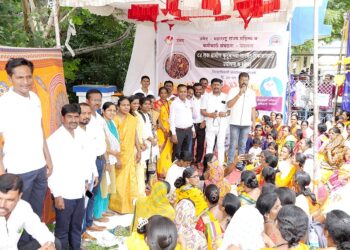 शासकीय सेवेत समावेश करण्याच्या मागणीसाठी उमेदच्या महिलांचा जिल्हा परिषदेवर मोर्च