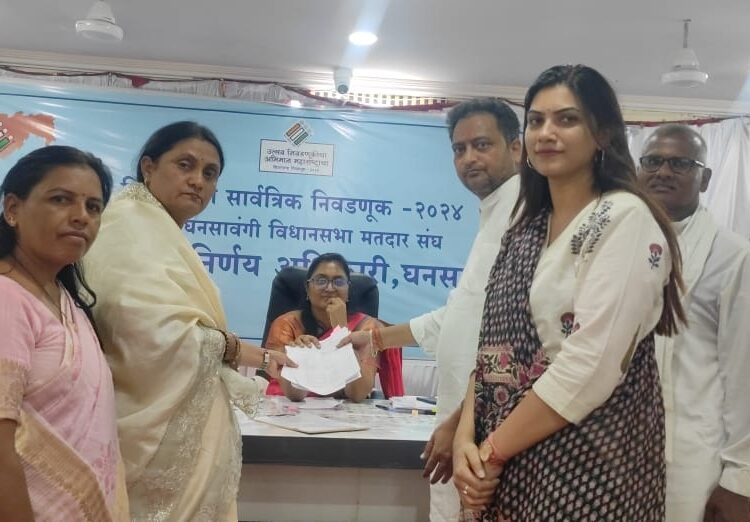 उमेदवारी अर्ज भरण्यासाठी घनसावंगीत उसळला जनसागर