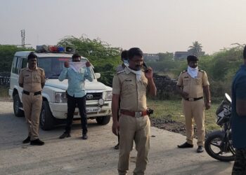 कुजलेल्या अवस्थेत महिलेचा मृतदेह आढळला; दोन्ही पाय तुटलेले तर हातं कुत्र्याने कुरतडले