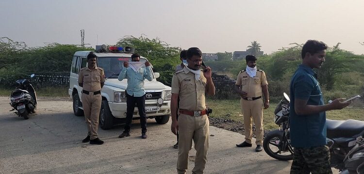 कुजलेल्या अवस्थेत महिलेचा मृतदेह आढळला; दोन्ही पाय तुटलेले तर हातं कुत्र्याने कुरतडले