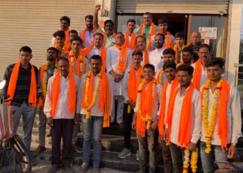 दाभाडी येथील शेकडो कार्यकर्त्यांचा शिवसेनेत प्रवेश