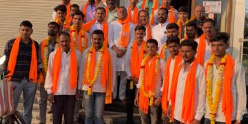 दाभाडी येथील शेकडो कार्यकर्त्यांचा शिवसेनेत प्रवेश