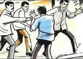 आठव्या वर्गात शिक्षण घेणार्‍या मुलास टोळक्याची मारहाण