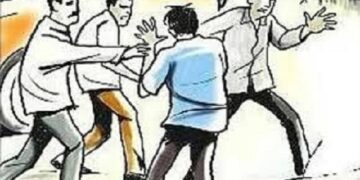आठव्या वर्गात शिक्षण घेणार्‍या मुलास टोळक्याची मारहाण