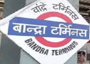 मुंबईतील वांद्रे टर्मिनसवरील रेल्वेमध्ये महिलेवर अत्याचार