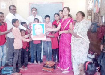 अपंग निवासी विद्यालयात समाजकार्य महाविद्यालयाच्या विद्यार्थ्यांकडून निरोप