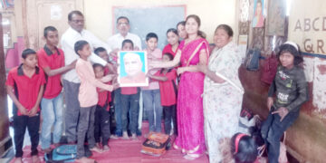 अपंग निवासी विद्यालयात समाजकार्य महाविद्यालयाच्या विद्यार्थ्यांकडून निरोप