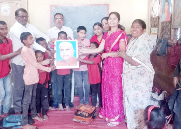 अपंग निवासी विद्यालयात समाजकार्य महाविद्यालयाच्या विद्यार्थ्यांकडून निरोप