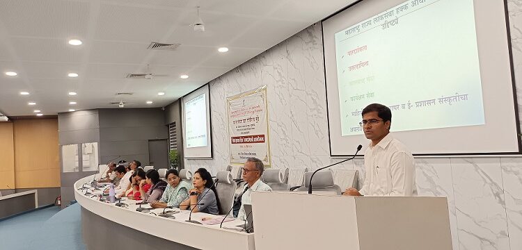 लोकसेवा हक्क कायद्याची प्रभावी अंमलबजावणी करावी  – जिल्हाधिकारी डॉ. श्रीकृष्ण पांचाळ