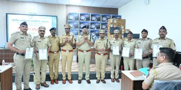 छत्रपती संभाजीनगर परिक्षेत्राचे विशेष पोलीस महानिरीक्षक वीरेंद्र मिश्र यांच्या हस्ते उत्कृष्ट कामगिरी करणार्‍या अधिकारी-अंमलदारांचा गौरव