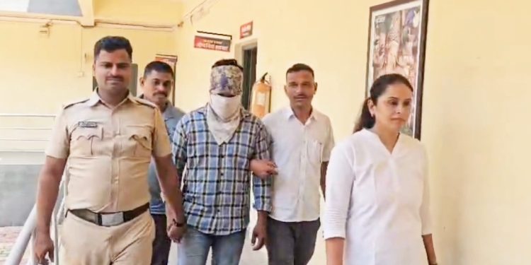 नारायणा शाळेच्या शिक्षकाने केला 14 वर्षीय विद्यार्थिनीवर अत्याचार